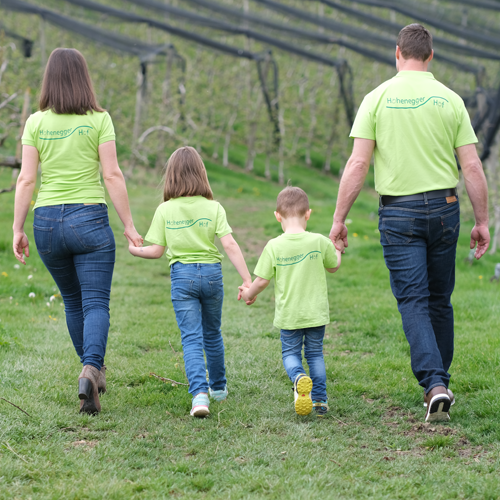 Familie am Hof